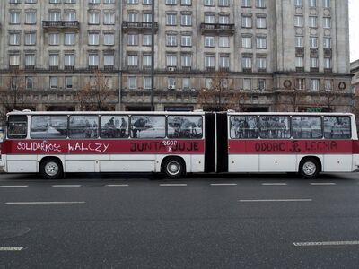 Autobus stanu wojennego – 13 grudnia 2017