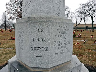 Pomnik Polskiego Żołnierza w kwaterze kombatanckiej cmentarza Maryhill w Niles koło Chicago – 21 stycznia 2018