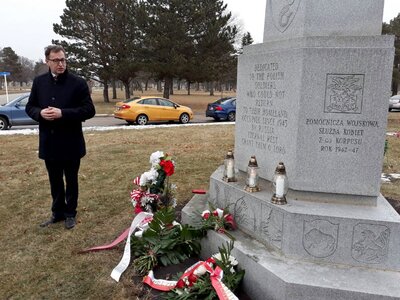 Pomnik Polskiego Żołnierza w kwaterze kombatanckiej cmentarza Maryhill w Niles koło Chicago – 21 stycznia 2018