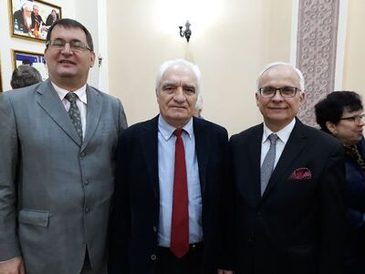 Od lewej: Oleg Czerwiński (prezes Polskiego Centrum Kultury), Leon Krynicki (drugie pokolenie zesłańców do Kazachstanu) i Jan Sroka (UdSKiOR). Fot. Katarzyna Ratajczak-Sowa (IPN)