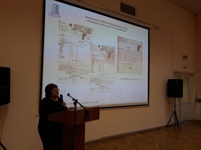 Ewgenija Czilikowa opowiedziała o dokumentach znajdujących się w Archiwum Prezydenta Republiki Kazachstanu. Fot. Katarzyna Ratajczak-Sowa (IPN)