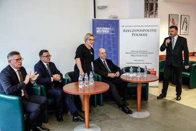 Od lewej: Sławomir Cenckiewicz, Jarosław Szarek, Iwona Korga, Krzysztof Langowski, Adam Hlebowicz – Warszawa, 18 września 2018. Fot. sk/IPN