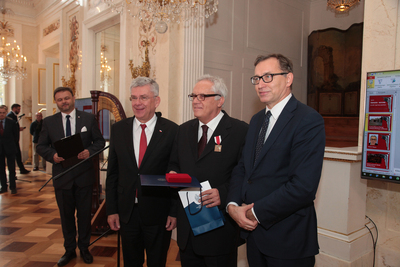 Pietro Rogacień, prezes Fundacji Muzeum Pamięci 2 Korpusu Polskiego we Włoszech, z prezesem IPN i marszałkiem Senatu RP. Fot. Piotr Życieński (IPN)