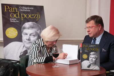 Premiera książki Joanny Siedleckiej „Pan od poezji. O Zbigniewie Herbercie” – 5 grudnia 2018. Fot. Piotr Życieński (IPN)