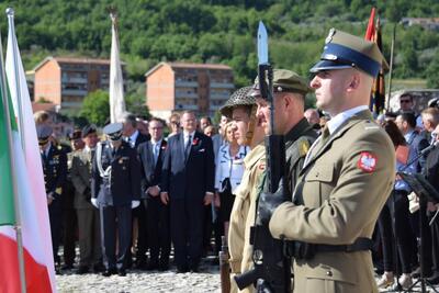 Uroczystości przed pomnikiem 6. Pułku Pancernego im. Dzieci Lwowskich w Piedimonte San Germano, 17 maja 2019 (fot. UdsKiOR)