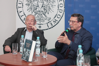 Prof. Andrzej Paczkowski i prof. Jan Żaryn. Fot. Piotr Życieński (IPN)