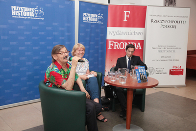 W dyskusji udział wzięli autorzy publikacji: (od lewej) Jerzy Targalski, Dorota Kania i Maciej Marosz. Fot. Piotr Życieński (IPN)