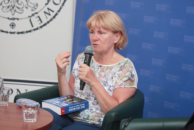 Dorota Kania podczas prezentacji książki „Resortowe dzieci. Biznes” – Warszawa, 25 czerwca 2019. Fot. Piotr Życieński (IPN)
