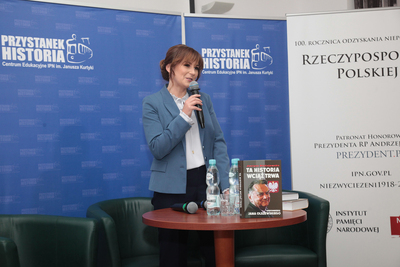 Justyna Błażejowska, autorka książki  „Ta historia wciąż trwa. Wspomnienia Jana Olszewskiego”. Fot. Piotr Życieński (IPN)