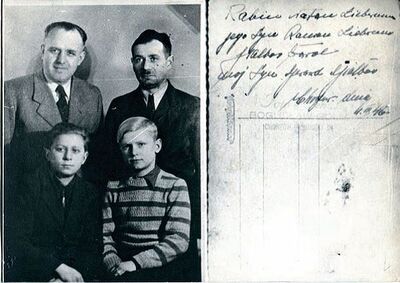 Karol Gialbas i rabin Natan Lieberman z synami