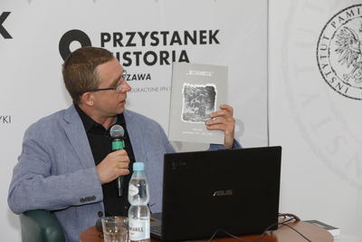 Rafał Dudkiewicz prowadzący spotkanie. Fot. Piotr Życieński (IPN).