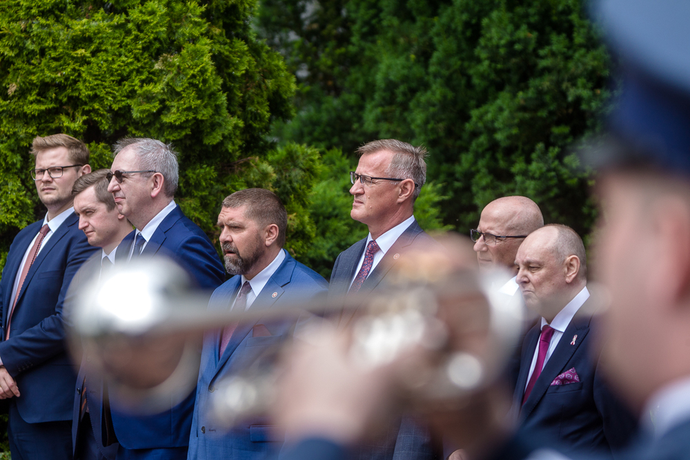 Uroczyste odsłonięcie pomnika Jana Rodowicza „Anody” na dziedzińcu Ministerstwa Sprawiedliwości w Warszawie – 24 czerwca 2021. Fot. Sławek Kasper (IPN)