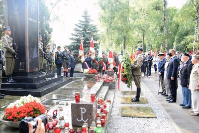 Uroczystości pod pomnikiem Gloria Victis na Powązkach – 1 sierpnia 2021. Fot. Mateusz Glinka-Rostkowski (UdSKiOR)