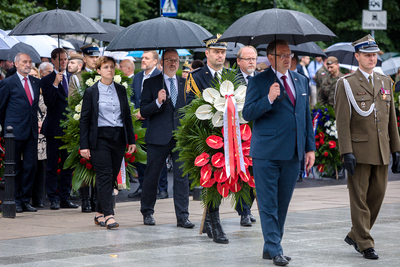 Uroczystość przy pomniku Polskiego Państwa Podziemnego i Armii Krajowej – 1 sierpnia 2021. Fot. Sławek Kasper (IPN)
