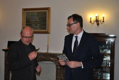 Prezes IPN dr Jarosław Szarek w rozmowie z Bartem Verstocktem, reżyserem i dokumentalistą. Fot. Jakub Maciejewski (IPN)
