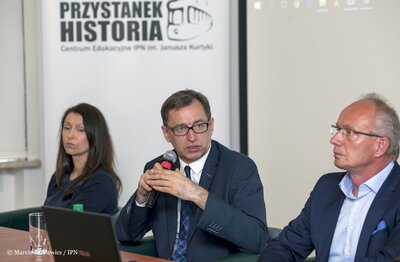 Konferencja prasowa podsumowująca ostatni etap poszukiwań ofiar komunizmu na „Łączce”. Fot. Marcin Jurkiewicz (IPN)