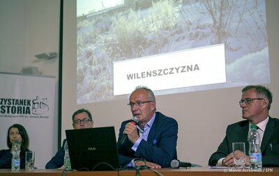 Konferencja prasowa podsumowująca ostatni etap poszukiwań ofiar komunizmu na „Łączce”. Fot. Marcin Jurkiewicz (IPN)