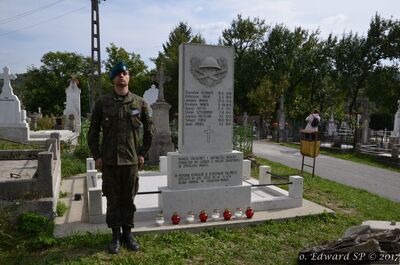 Polska kwatera na cmentarzu, obok Adam Chałuda, uczeń ZST w Częstochowie, członek Korpusu Kadetów