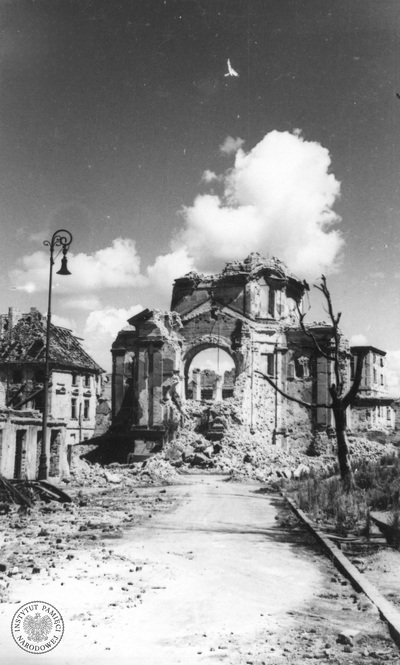 Ruiny kościoła Sakramentek pw. św. Kazimierza na Nowym Mieście – 1945 r. (fot. z zasobu AIPN)