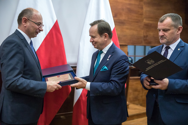 A distingtion of merit for the Podkarpackie Voivodeship awarded to Deputy President of the IPN Dr Mateusz Szpytma during the third National Summit of Poles Who Saved Jews during the Second World War – 18 October 2018, Rzeszów. Photos: Sławek Kasper (IPN)