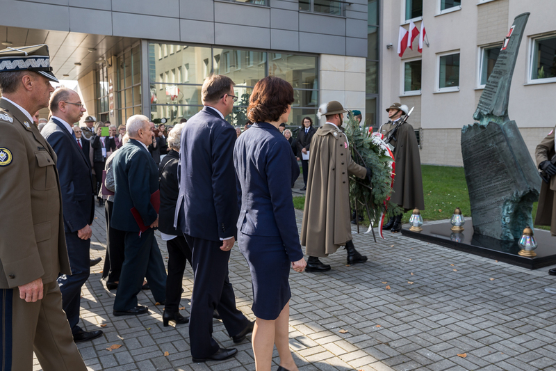 After the official part, the participants of the summit laid a wreath at the monument to the Victims of the Smolensk Catastrophe, located in front of the Marshal Office in Rzeszów - 18 October 2018. Photos: Sławek Kasper (IPN).