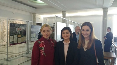 Pracownicy delegatury IPN w Bydgoszczy: dr Katarzyna Maniewska (L), Edyta Cisewska (naczelnik delegatury), dr Kamila Churska-Wołoszczak