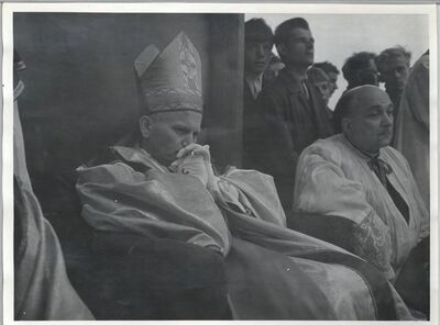 Arcybiskup metropolita krakowski Karol Wojtyła w trakcie koncelebrowanej mszy świętej, 11 czerwca 1967 r. (AIPN Łd, pf 10/810, k. 160)