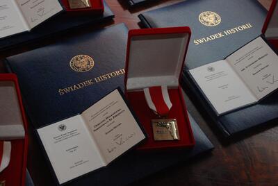 Medal, dyplom i legitymacja 