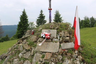 Pomnik na Przełęczy Legionów.
