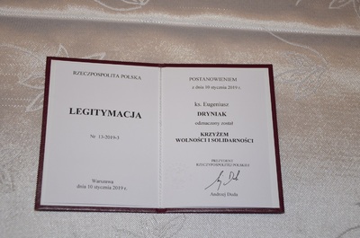 Uroczyste wręczenie ks. prałatowi Eugeniuszowi Dryniakowi Krzyża Wolności i Solidarności przez marszałka Sejmu RP Marka Kuchcińskiego.