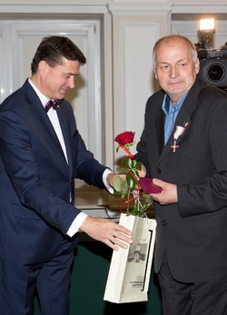 Uroczystość wręczenia Krzyży Wolności i Solidarności działaczom opozycji antykomunistycznej. Fot. Igor Witowicz.