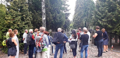 Wakacyjny spacer z historią. Cmentarz Wojskowy na Powązkach – „Szlakiem Powstania Warszawskiego” – Warszawa, 10 sierpnia 2019
