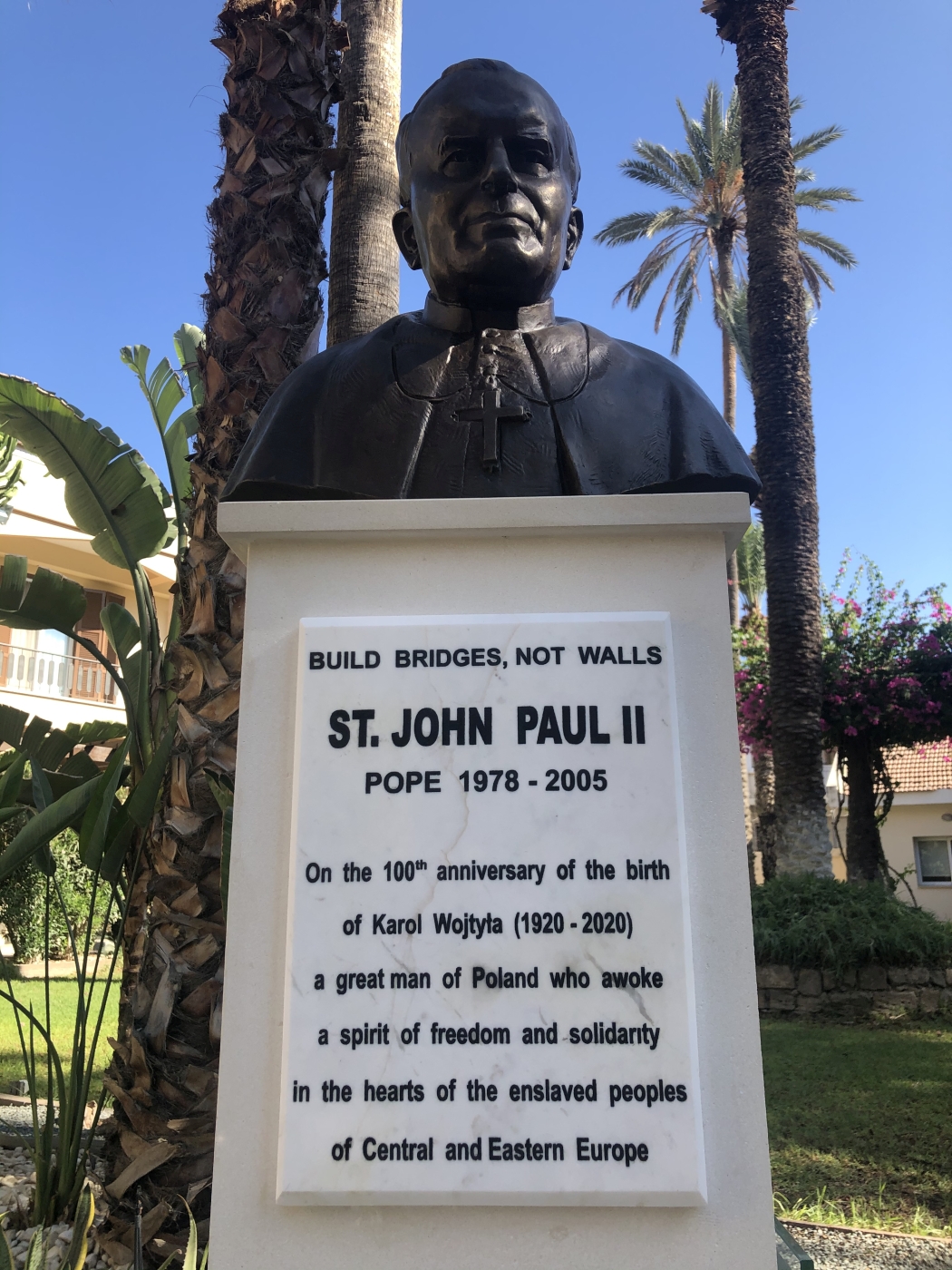 Pomnik Jana Pawła II na Cyprze