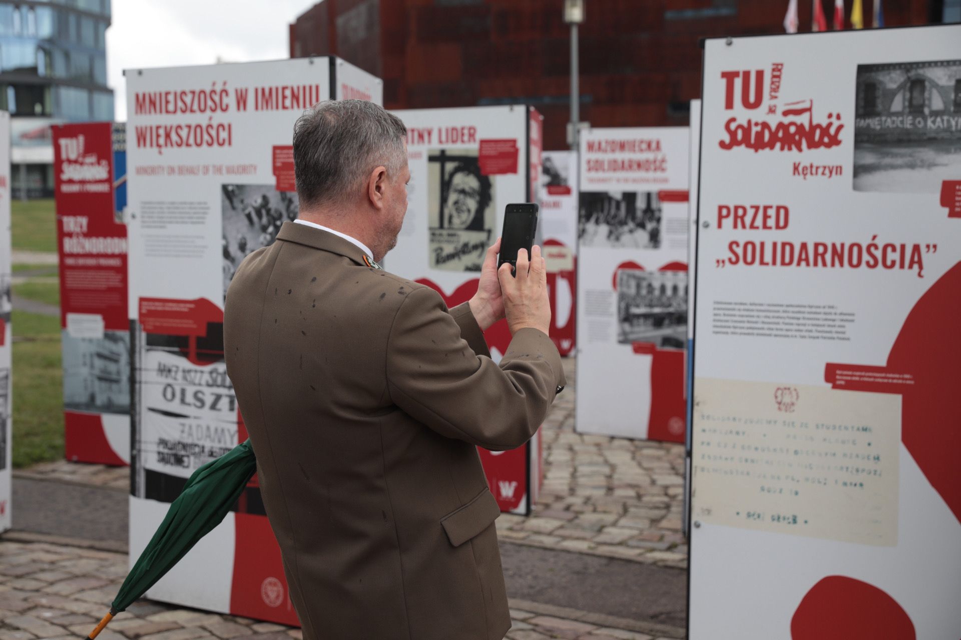 Wystawa IPN „TU rodziła się Solidarność” na placu Solidarności w Gdańsku – 31 sierpnia 2021. Fot. Mikołaj Bujak (IPN)