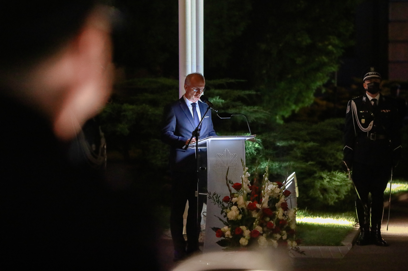 Wiceprezes IPN dr hab. Krzysztof Szwagrzyk podczas uroczystości w KGP w 21. rocznicę otwarcia Polskiego Cmentarza Wojennego w Miednoje – 2 września 2021. Fot. Sławek Kasper (IPN)