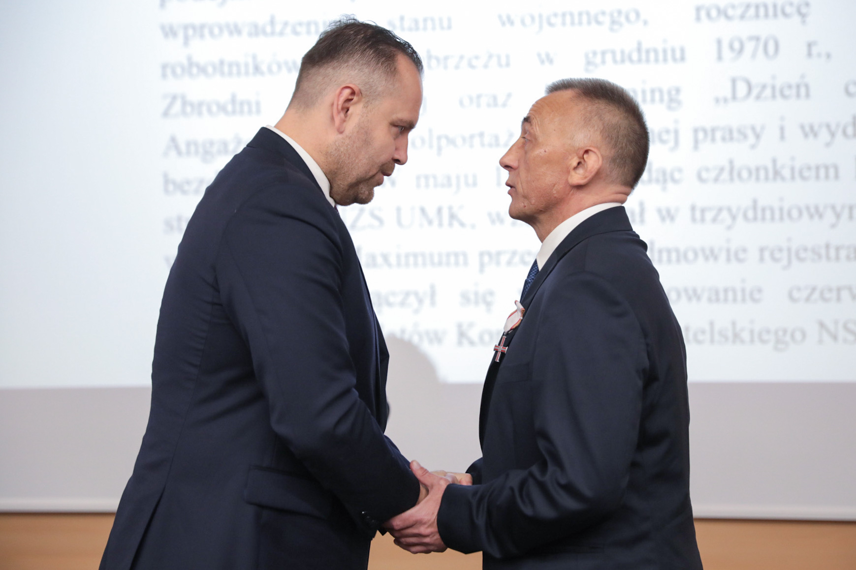 Prezes IPN dr Karol Nawrocki wręczył dawnym opozycjonistom Krzyże Wolności i Solidarności – Bydgoszcz, 3 września 2021. Fot. Mikołaj Bujak (IPN)