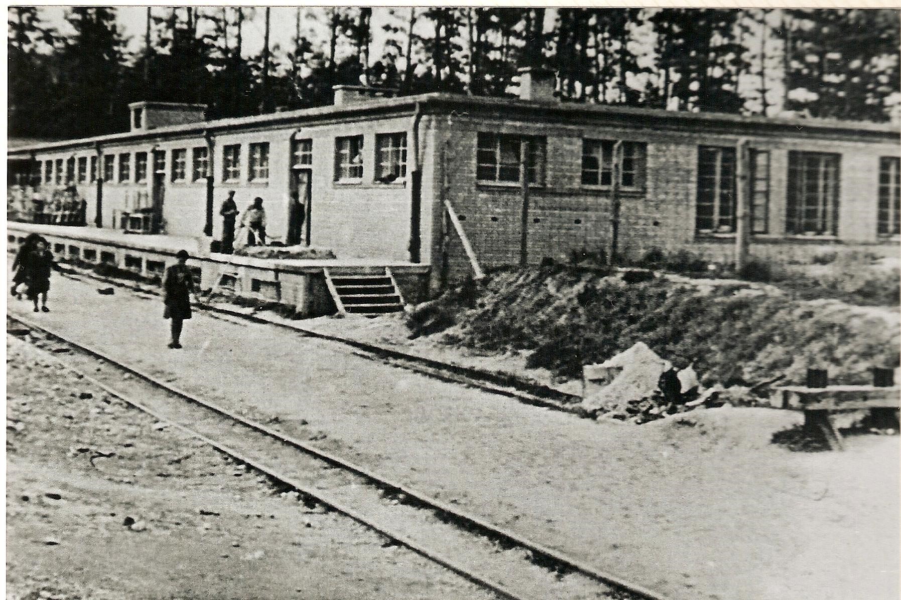 Niemiecki obóz pracy SS w Poniatowej. Hala nr 2, rampa kolejowa i magazyny. Ze zbiorów Prokuratury przy Sądzie Krajowym w Hamburgu