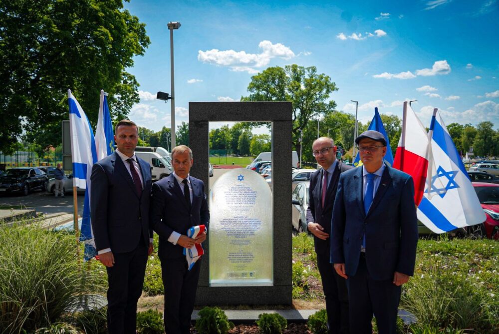 Uroczystość odsłonięcia Macewy Pamięci – Błonie, 28 maja 2024. Fot. Mateusz Niegowski (IPN)