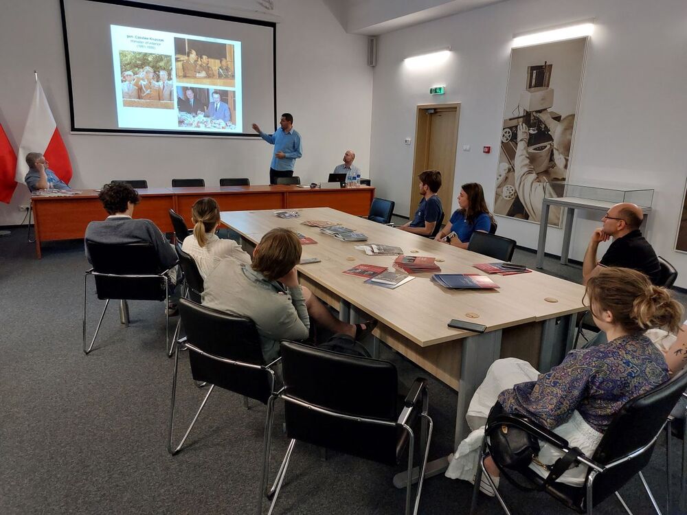 Studenci z programu Erasmus w Archiwum IPN – 28 maja 2024. Fot. Paweł Zielony (AIPN)