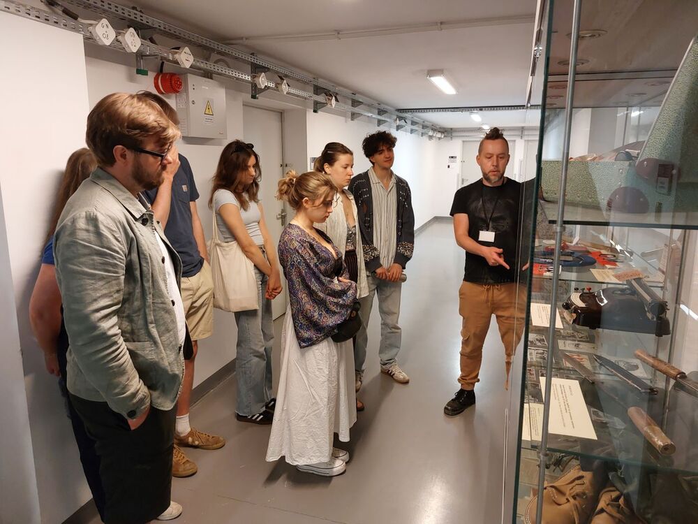 Studenci z programu Erasmus w Archiwum IPN – 28 maja 2024. Fot. Paweł Zielony (AIPN)