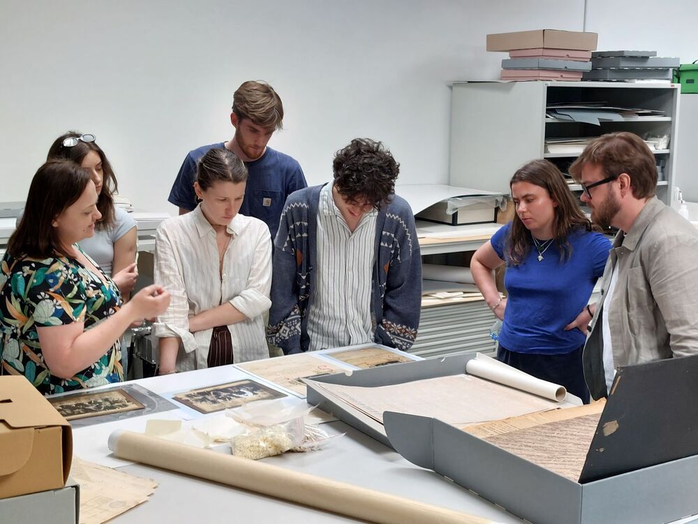 Studenci z programu Erasmus w Archiwum IPN – 28 maja 2024. Fot. Paweł Zielony (AIPN)