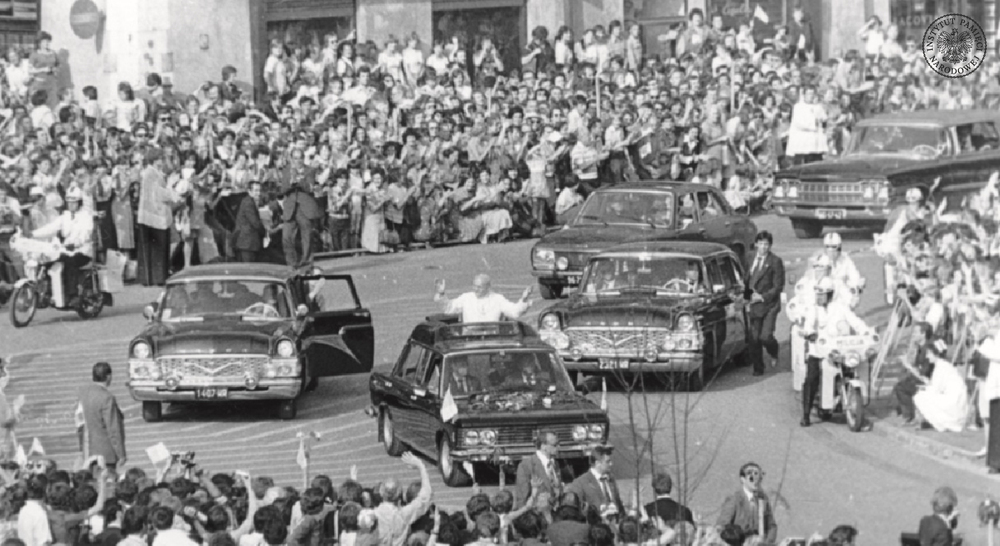 Jan Paweł II na Rynku Głównym w Krakowie, 9 czerwca 1979 r. Fot. AIPN