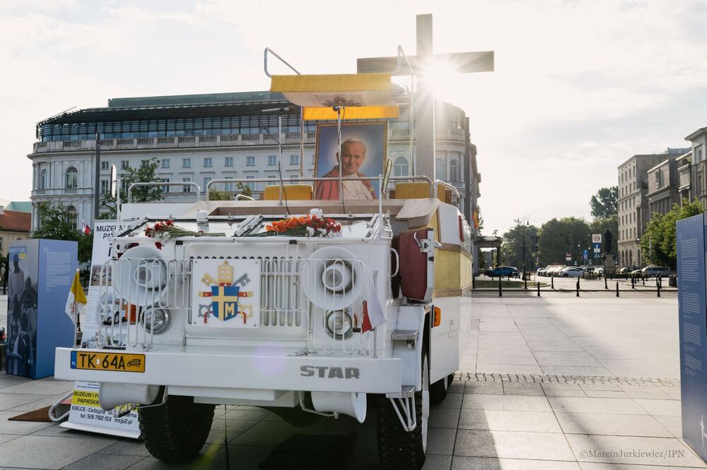 Otwarcie wystawy „Gaude Mater Polonia. Jan Paweł II w Ojczyźnie. 2–10 czerwca 1979” w Warszawie – 2 czerwca 2024. Fot. Marcin Jurkiewicz (IPN)