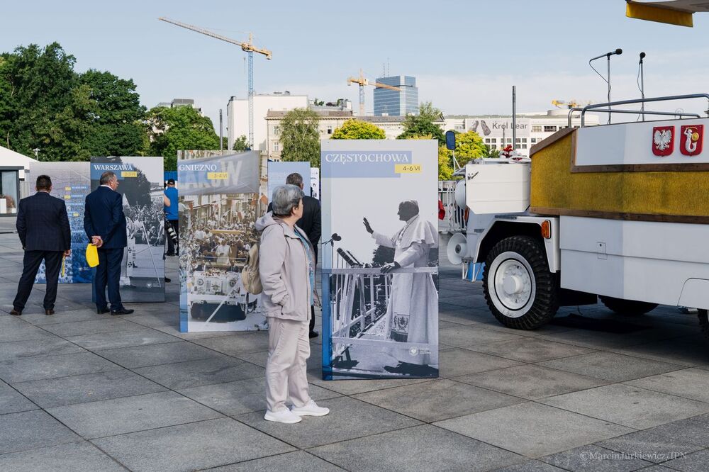 Otwarcie wystawy „Gaude Mater Polonia. Jan Paweł II w Ojczyźnie. 2–10 czerwca 1979” w Warszawie – 2 czerwca 2024. Fot. Marcin Jurkiewicz (IPN)