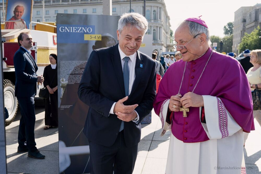 Otwarcie wystawy „Gaude Mater Polonia. Jan Paweł II w Ojczyźnie. 2–10 czerwca 1979” w Warszawie – 2 czerwca 2024. Fot. Marcin Jurkiewicz (IPN)