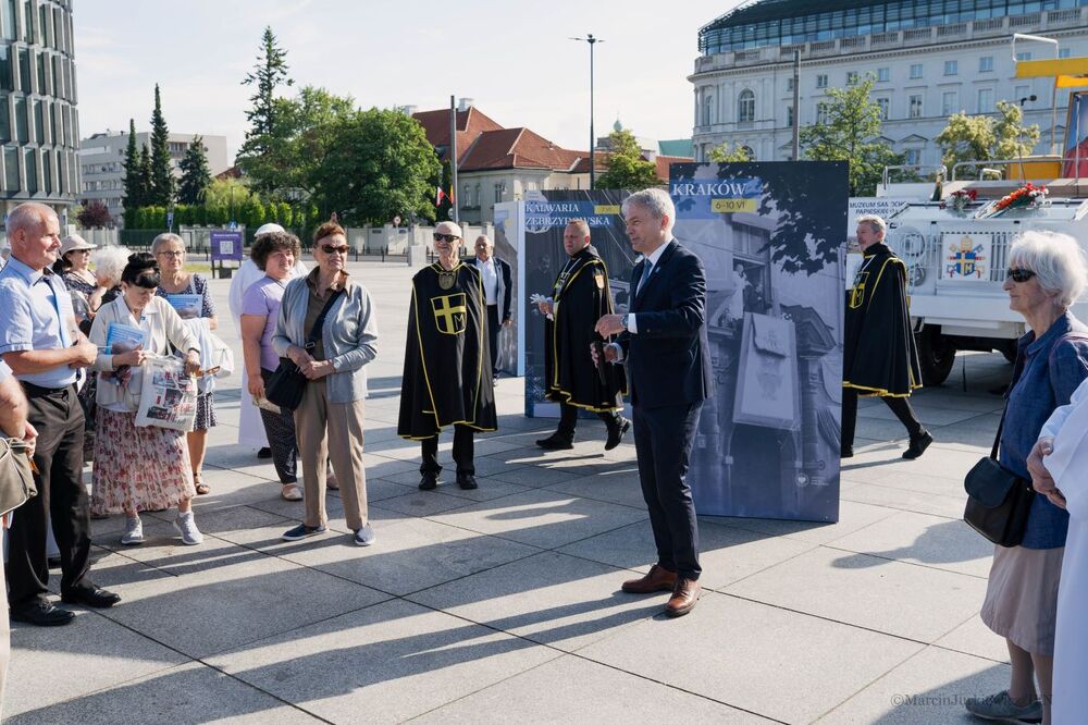 Otwarcie wystawy „Gaude Mater Polonia. Jan Paweł II w Ojczyźnie. 2–10 czerwca 1979” w Warszawie – 2 czerwca 2024. Fot. Marcin Jurkiewicz (IPN)