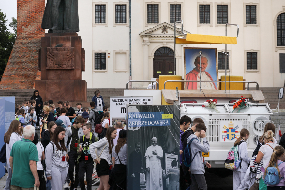 Otwarcie wystawy „Gaude Mater Polonia. Jan Paweł II w Ojczyźnie. 2–10 czerwca 1979” w Gnieźnie – 3 czerwca 2024. Fot. Mikołaj Bujak (IPN)