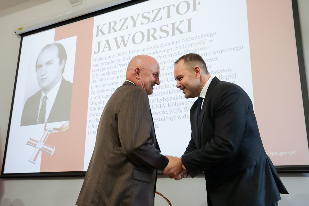 Uroczystość wręczenia Krzyży Wolności i Solidarności działaczom opozycji niepodległościowej z lat 1956–1989. Fot. Mikołaj Bujak (IPN)