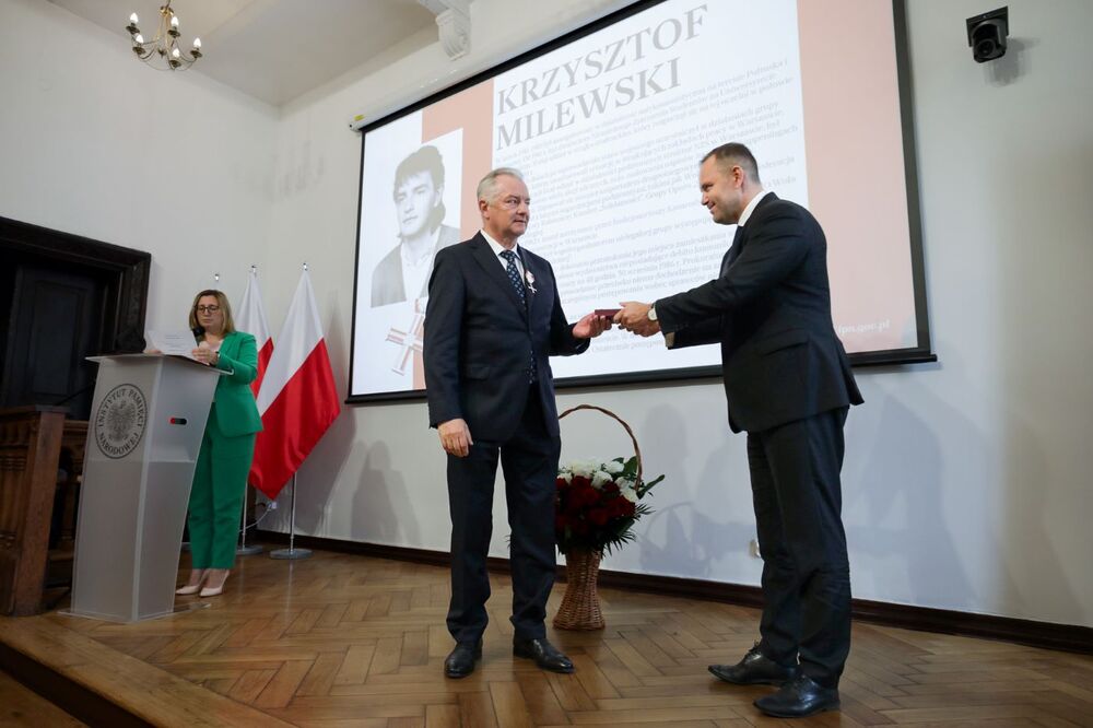 Uroczystość wręczenia Krzyży Wolności i Solidarności działaczom opozycji niepodległościowej z lat 1956–1989. Fot. Mikołaj Bujak (IPN)