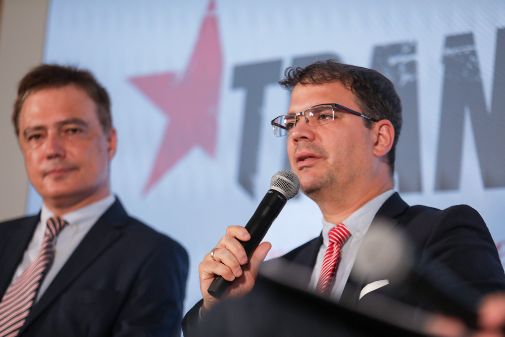 Dyskusja panelowa „Transformacja ustrojowa w krajach Europy Środkowo-Wschodniej – bilans doświadczeń” – Warszawa, 4 czerwca 2024. Na zdj. przy mikrofonie zastępca przewodniczącego Komitetu Pamięci Narodowej dr Áron Máthé. Fot. Mikołaj Bujak (IPN)